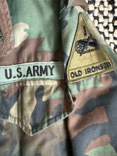 Load image into Gallery viewer, 1982 U.S. Army 1st Armored Division Woodland Camouflage M-65 Field Jacket