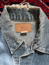Load image into Gallery viewer, 1970s Levi’s 70505 Denim Jacket Medium Light Wash