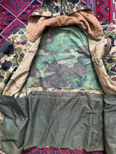 Load image into Gallery viewer, 1980s Duck Hunter Camouflage Hunting Jacket