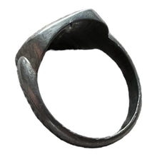 Load image into Gallery viewer, WWII Army Air Corps Roundel Souvenir Signet Ring