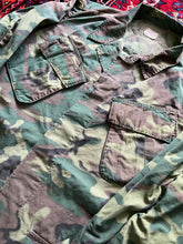Load image into Gallery viewer, 1969 Vietnam War ERDL Camouflage Jungle Jacket Small Regular