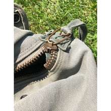 Load image into Gallery viewer, 1979 Flyers Kit Bag Siddle