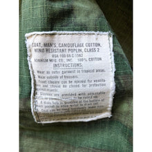 Load image into Gallery viewer, 1968 Green Dominant ERDL Camouflage Jungle Jacket Small Long