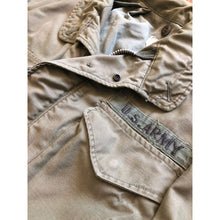 Load image into Gallery viewer, 1970 U.S. Army 101st Airborne Division M-65 Cold Weather Field Jacket Large