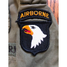 Load image into Gallery viewer, 1970 U.S. Army 101st Airborne Division M-65 Cold Weather Field Jacket Large