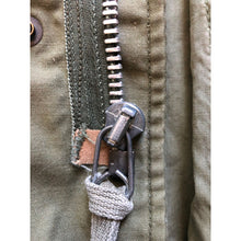 Load image into Gallery viewer, 1970 U.S. Army 101st Airborne Division M-65 Cold Weather Field Jacket Large