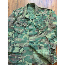 Load image into Gallery viewer, Vietnam ERDL Green Dominant Jungle Jacket Medium