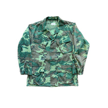 Load image into Gallery viewer, 1968 Vietnam War Green Dominant ERDL Jungle Jacket Small Short