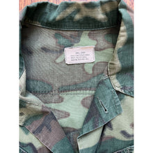 Load image into Gallery viewer, 1968 Vietnam War Green Dominant ERDL Jungle Jacket Small Short