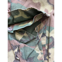 Load image into Gallery viewer, 1968 Vietnam War Green Dominant ERDL Jungle Jacket Small Short