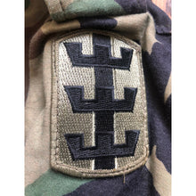 Load image into Gallery viewer, Vintage 1994 Woodland Camouflage M-65 Field Jacket