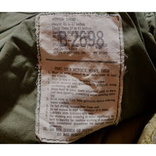 Load image into Gallery viewer, Vintage 1975 Vietnam USAF M65 Cold Weather Field Jacket