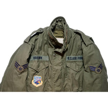 Load image into Gallery viewer, Vintage 1975 Vietnam USAF M65 Cold Weather Field Jacket
