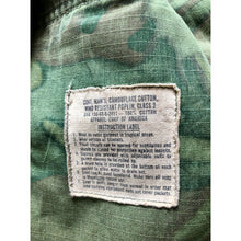 Load image into Gallery viewer, Vintage Vietnam 1968 USMC ERDL Camouflage Green Dominant Jungle Jacket