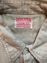 Load image into Gallery viewer, Vietnam U.S. Army 84th Infantry First Sergeant Khaki Officer Shirt Anderson