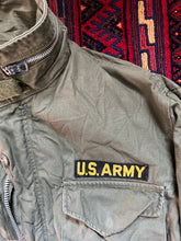 Load image into Gallery viewer, 1965 U.S. Army 1st Pattern M-65 Cold Weather Jacket Medium Regular