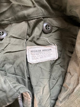 Load image into Gallery viewer, 1965 U.S. Army 1st Pattern M-65 Cold Weather Jacket Medium Regular