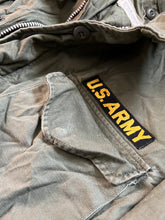 Load image into Gallery viewer, 1965 U.S. Army 1st Pattern M-65 Cold Weather Jacket Medium Regular