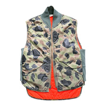 Load image into Gallery viewer, Duck Hunter Camouflage Reversible Vest
