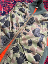 Load image into Gallery viewer, Duck Hunter Camouflage Reversible Vest

