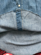 Load image into Gallery viewer, 1960s Wrangler Denim Western Shirt Extra Long Tails

