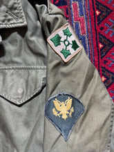 Load image into Gallery viewer, Vietnam War OG-107 Sateen Field Jacket Specialist Butler 4th Infantry
