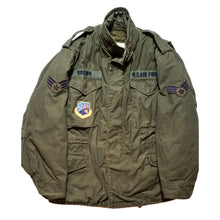 Load image into Gallery viewer, Vintage 1975 Vietnam USAF M65 Cold Weather Field Jacket
