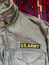 Load image into Gallery viewer, 1965 U.S. Army 1st Pattern M-65 Cold Weather Jacket Medium Regular
